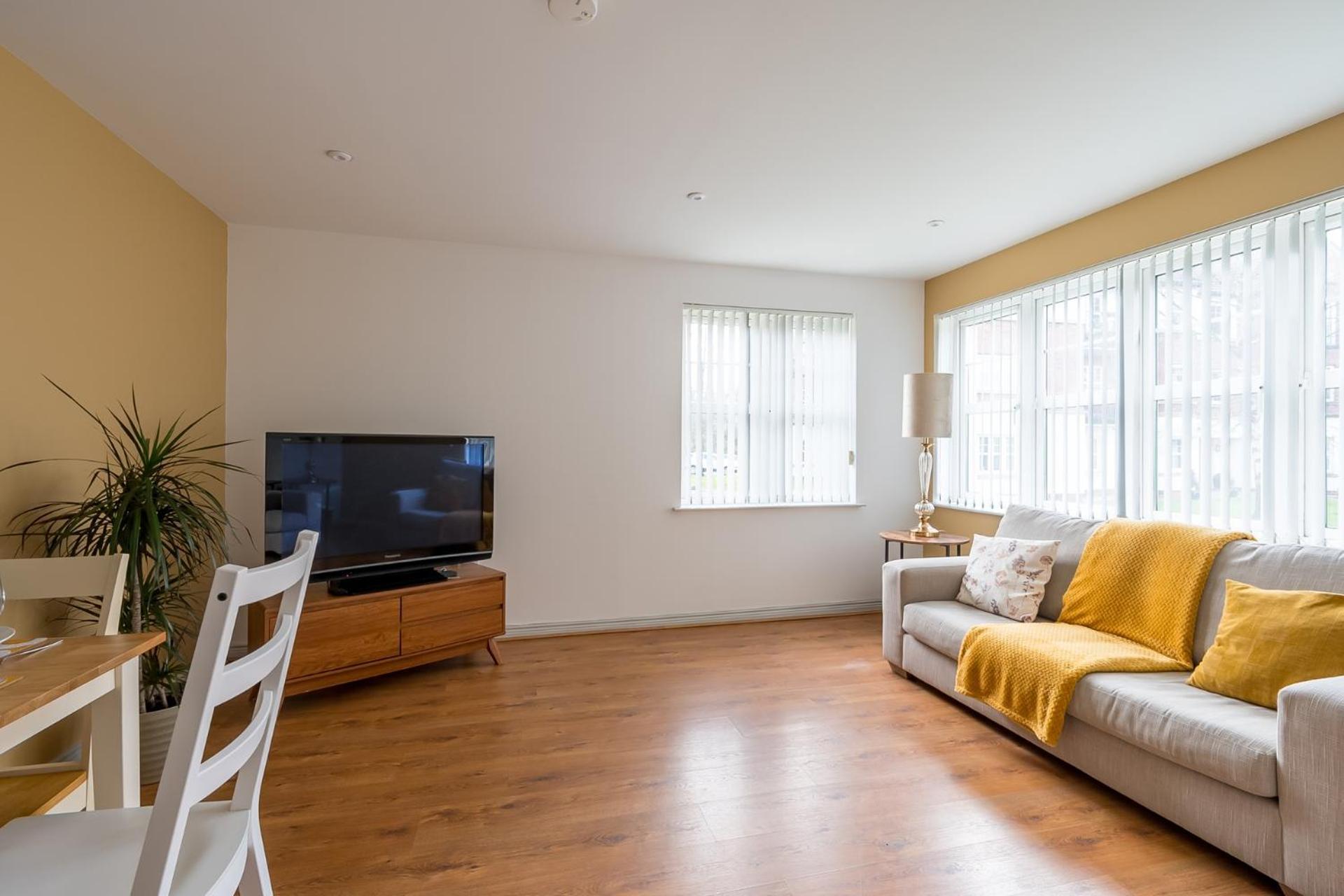 Modern 3 Bedroom Apt Near City Centre Parking Included Belfast Exterior photo